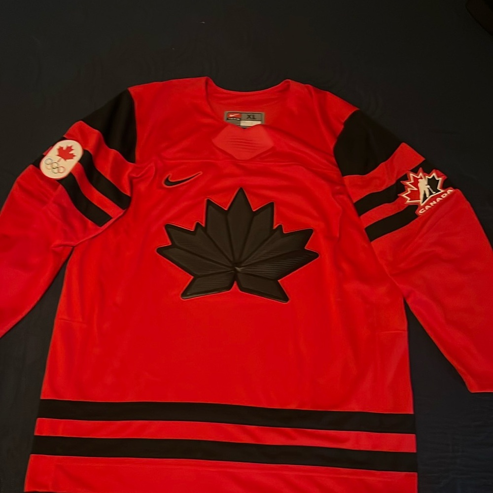 Nike Team Canada 2022 Olympic Hockey Jersey - Red